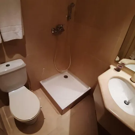 Sweet With Bathroom In Lizbona